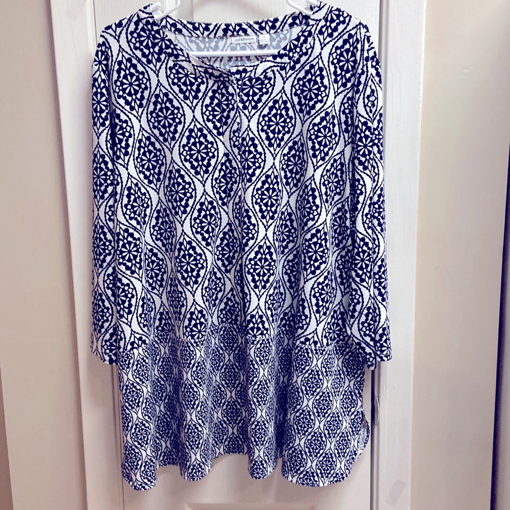 Croft & Barrow Top size 2X  Navy & White Print